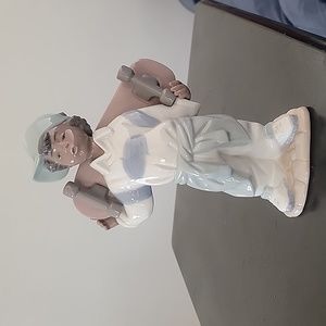 NAO Statue Skateboarder